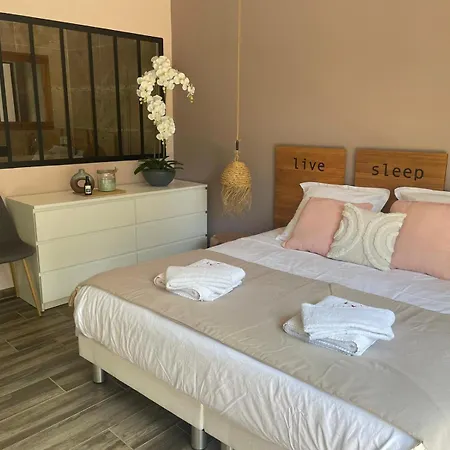 Maison En Provence Avec Piscine Proche Avignon בית נופש